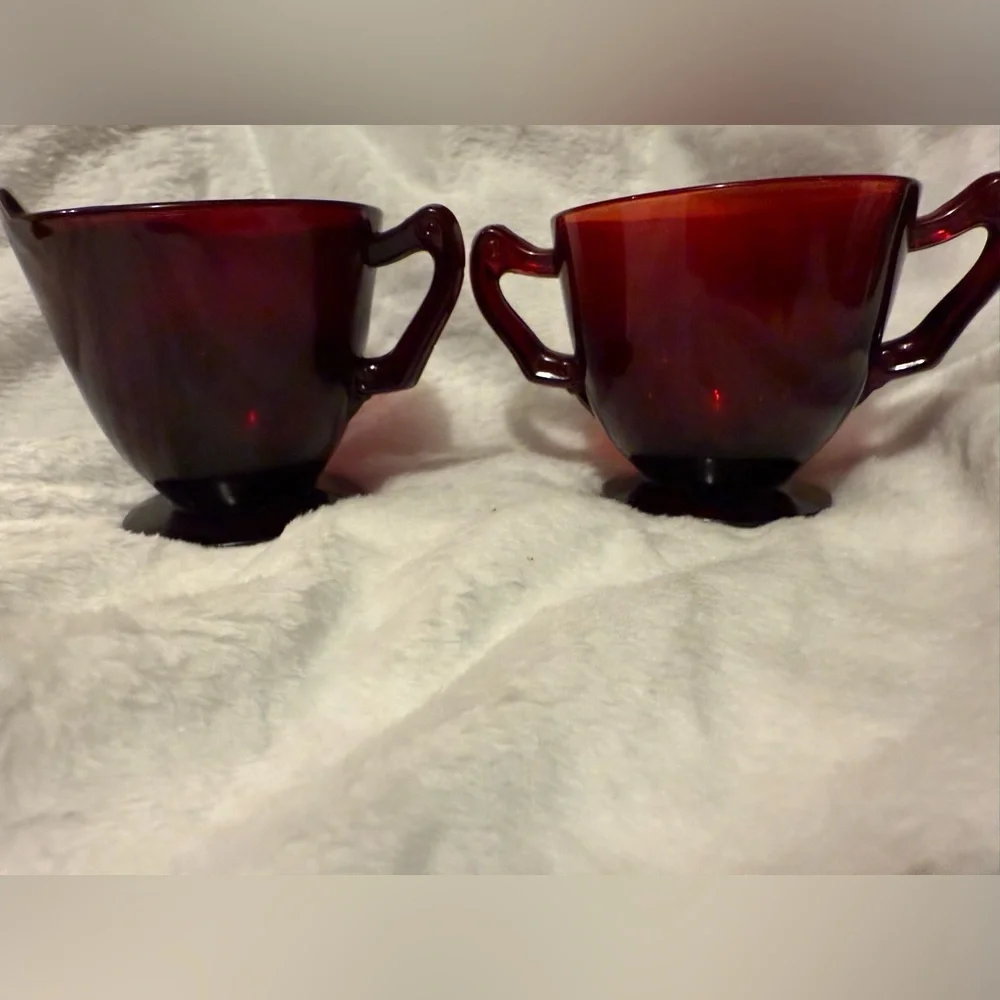 Vintage Anchor Hocking Royal Ruby Creamer and Sugar Bowl Set. No chips / cracks.